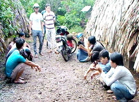 Công an TX.Long Khánh bắt quả tang vụ mua bán ma túy tại quán cà phê chòi ở xã Bảo Vinh ngày 5-7.