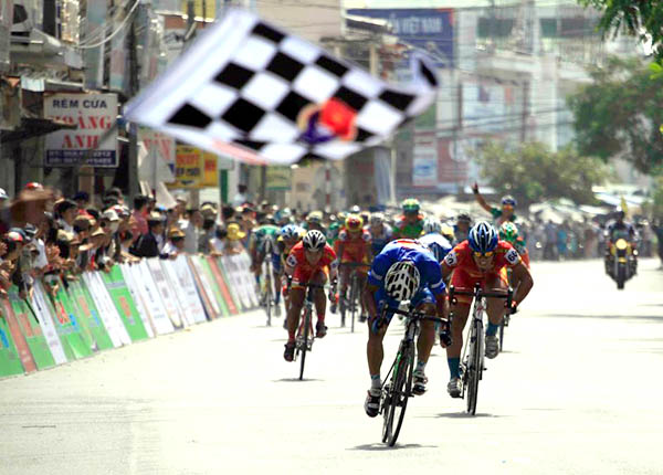 Giải đua xe đạp Nam Kỳ Khởi Nghĩa 2013: Nguyệt Minh lấy Áo vàng