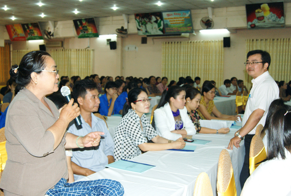 260 đại biểu nghe nói chuyện chuyên đề "Vai trò của người phụ nữ trong gia đình và ngoài xã hội"