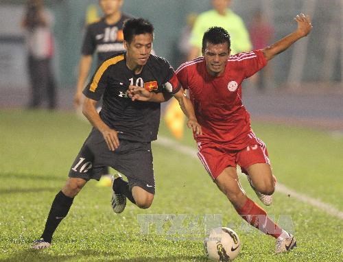 U23 Việt Nam (áo đen) trong trận thắng Thành phố Hồ Chí Minh 3-0 (Ảnh: Quang Nhựt - TTXVN)