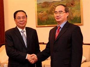 President of the Vietnam Fatherland Front Nguyen Thien Nhan met with Lao President Chummaly Saynhasone 