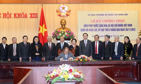 National Assembly Chairman Nguyen Sinh Hung yesterday signed the revised 1992 Constitution adopted at the recently concluded sixth session of the 13th National Assembly