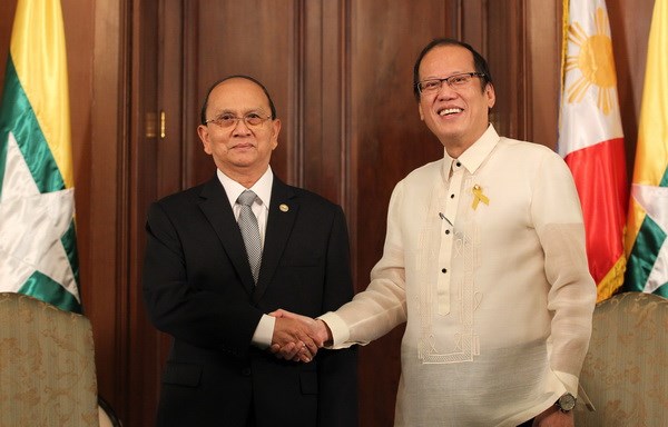 Tổng thống Philippines Benigno Aquino (phải) và Tổng thống Myanmar U Thein Sein. (Ảnh: AFP/TTXVN)