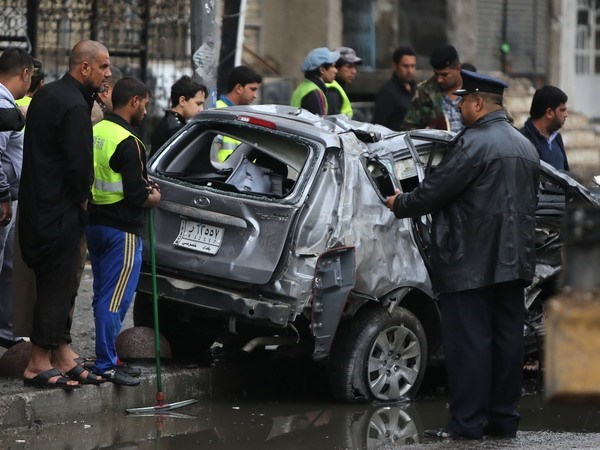 Cảnh sát Iraq khám nghiệm hiện trường một vụ đánh bom. (Nguồn: AFP/TTXVN)