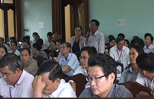 Cử tri huyện Trảng Bom nêu ý kiến tại buổi tiếp xúc