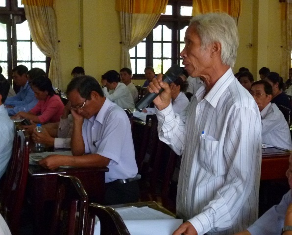 Cử tri Trần Vũ Khuê ngụ KP 1, thị trấn Vĩnh An phản ánh lên đại biểu quốc hội việc dự án tỉnh lộ DT 767 chậm bồi thường cho dân