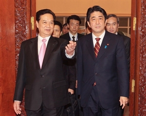 PM Nguyen Tan Dung and his Japanese counterpart Shinzo Abe during Abes visit to Vietnam last January 