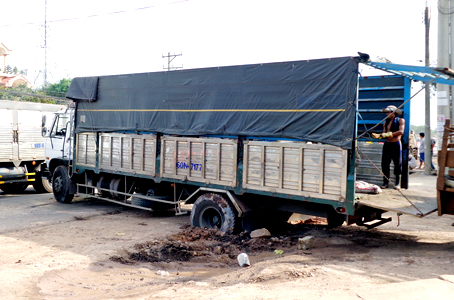 Xe tải lại sập trên tuyến quốc lộ 20