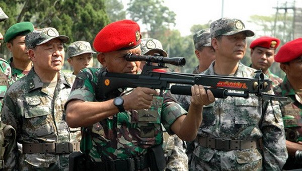 Binh sỹ Indonesia và Trung Quốc trong cuộc diễn tập “Dao sắc 2012.” (Nguồn: indonesiadefence.com)