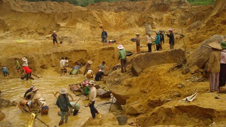 The new decree is set to curb with illegal mining in Viet Nam. This gold mine is one among those in the central highlands province of Gia Lai.