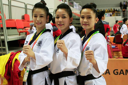 Ba nữ võ sỹ xinh đẹp vừa giành HC Vàng ở môn taekwondo. 