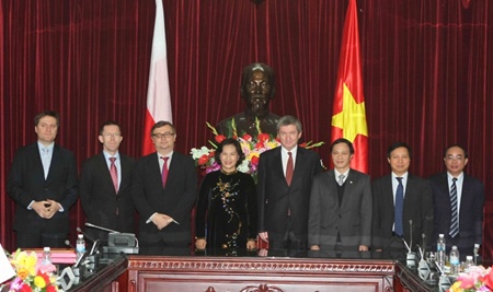 National Assembly Vice Chairwoman Nguyen Thi Kim Ngan meets Deputy Speaker of the Polish Parliament Jerzy Wenderlich in Ha Noi.