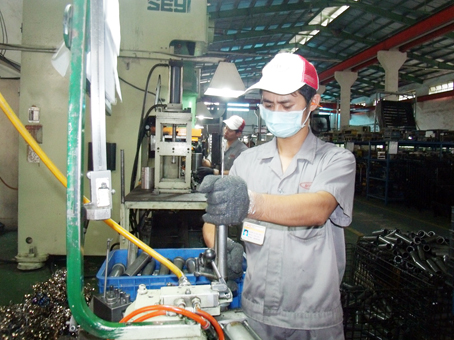 Sản xuất ở Công ty hữu hạn công nghiệp chính xác Việt Nam - VPIC (100% vốn Đài Loan) tại Khu công nghiệp Hố Nai, huyện Trảng Bom.