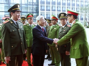 Party General Secretary Nguyen Phu Trong meets public security officials