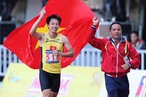 Nguyen Van Hung sets a new men’s triple jump record and brings home a gold