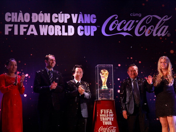 Cúp Vàng World Cup chính thức có mặt tại Việt Nam