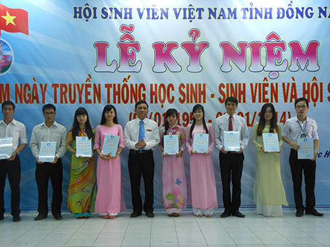 Các sinh viên 5 tốt của trường Đại học Lạc Hồng