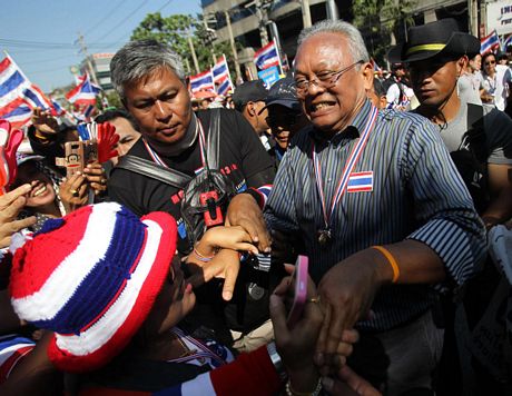 Cựu Phó thủ tướng Suthep Thaugsuban, lãnh đạo phe biểu tình, cũng có mặt trong đám đông hôm nay.