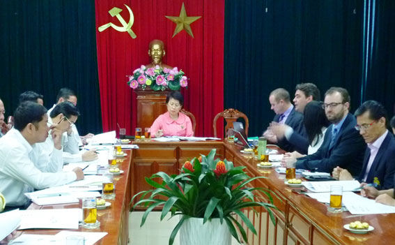 Phó chủ tịch UBND tỉnh Phan Thị Mỹ Thanh chủ trì cuộc họp về việc triển khai lắp đặt hệ thống chiếu sáng cho TP Biên Hòa. 