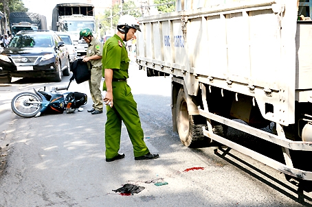 Tai nạn giao thông xảy ra vì anh Hồ Nhất Duy bị “dính bẫy”.