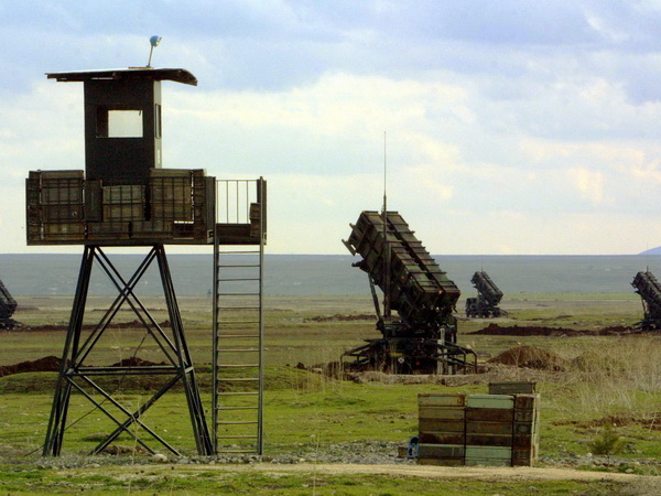 Hệ thống phòng thủ tên lửa Patriot tại sân bay quân sự Diyarbakir ở miền đông nam Thổ Nhĩ Kỳ ngày 11/3/2003. (Nguồn: AFP/TTXVN)