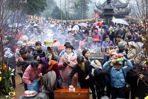 Visitors offer incense at the pagoda