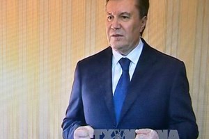 Ukraine: Xe Tổng thống bị bắn, quân đội không can thiệp