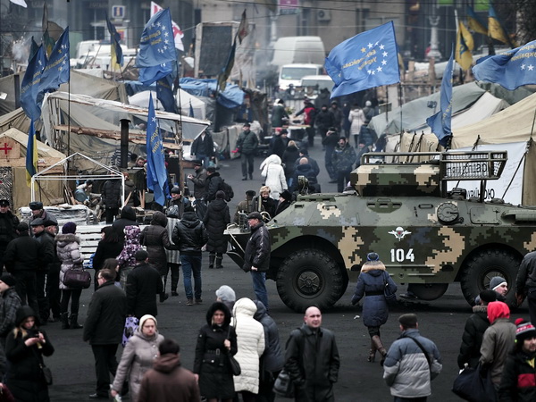 Tại quảng trường Độc lập ở thủ đô Kiev ngày 25/2. (Nguồn: AFP/TTXVN)