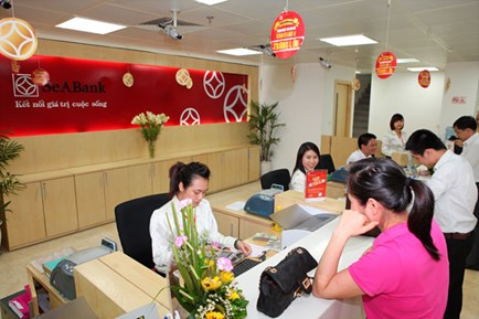 A SeABank transaction counter. The bank has launched a VND4 trillion preferential loan package for SMEs and business households.