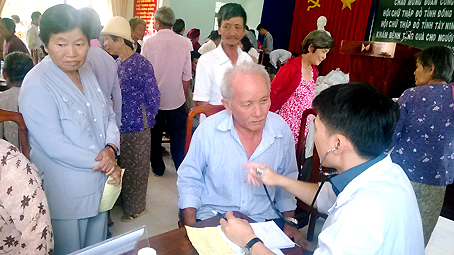 200 poor people get free medical check-ups