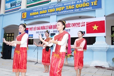 Vietnam top destination for Lao students