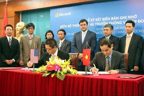 Microsoft will continue to support information technology for the Ministry of Information and Communications, according to a memorandum of understanding signed on March 6 in Ha Noi.