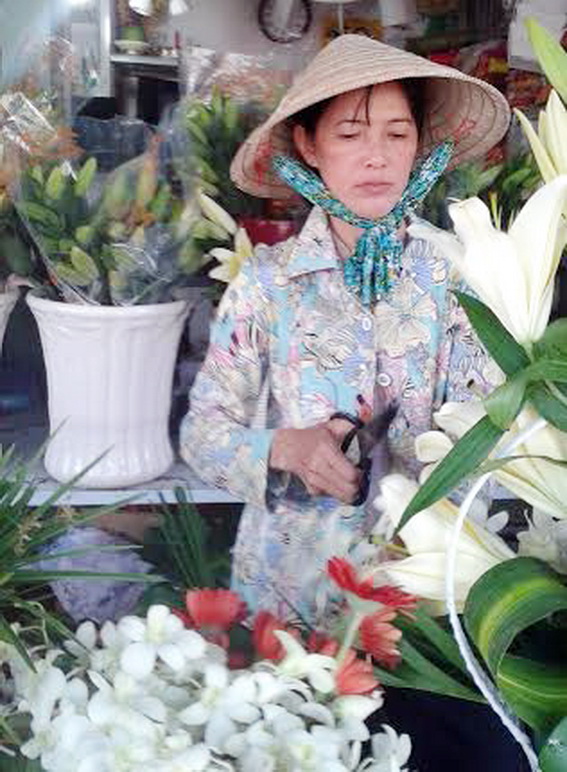 Ngày 8-3 hoa hút hàng