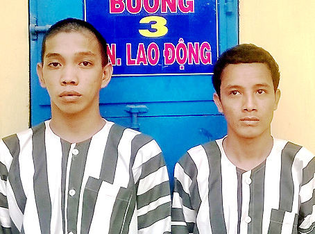 Hết tiền, rủ nhau đi cướp giật