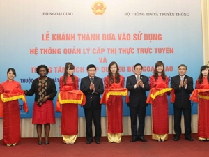 The Ministry of Foreign Affairs on March 14 officially put an online visa granting management system and a data integration centre into use (Photo: VNA) 