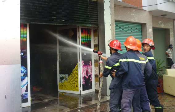 Huge blaze at Discovery Bar