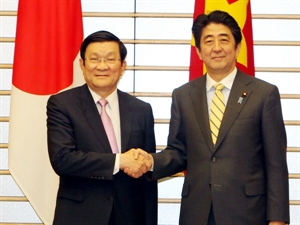 President Truong Tan Sang (left); Prime Minister Shinzo Abe (right) (Photo: VNA) 