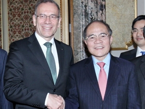 National Assembly Chairman Nguyen Sinh Hung and President of the Swiss State Council (Upper House) Hannes (Source: VNA) 