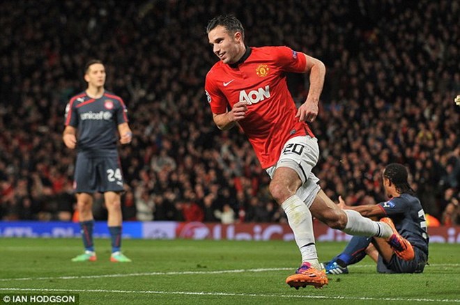 Người hùng Robin van Persie. (Nguồn: Daily Mail)