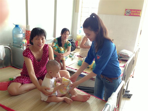 Over VND300 mil raised to help poor children patients