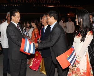 PM Dung lands in Cuba