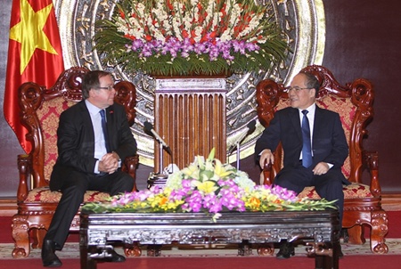National Assembly Chairman Nguyen Sinh Hung meets with New Zealands Foreign Affairs Minister Murray McCully yesterday.