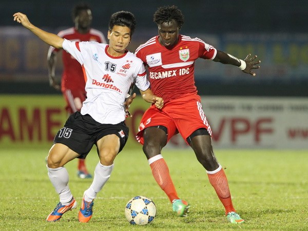 Bình Dương đang tiến sát tới ngôi đầu bảng. (Ảnh: TTXVN)