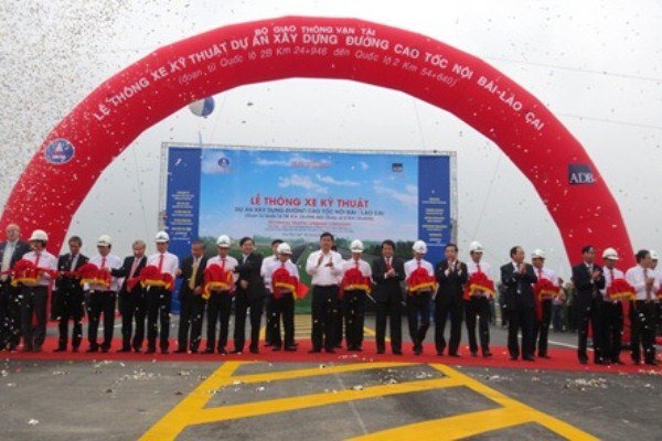 Đi từ Hà Nội tới Đền Hùng chỉ mất hơn 1 giờ