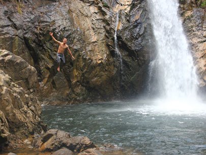 Ta Gu Waterfall looks like a white silk