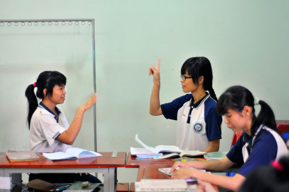 Truy bài trước giờ học.