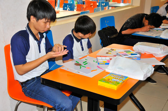 Các em tham gia một cuộc thi năng khiếu tại TP.Hồ Chí Minh