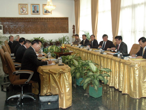 Ủy ban hỗn hợp hai đảng CPP và CNRP họp phiên thứ 2 ngày 10/3. (Ảnh: Phùng Việt Hùng/TTXVN)