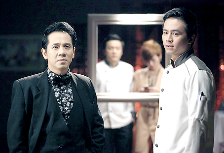 Nghệ sĩ ưu tú Thành Lộc và dàn diễn viên trong phim Bếp hát. ảnh: B.H.D