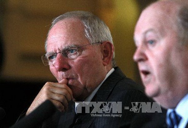 Bộ trưởng Tài chính Đức Wolfgang Schaeuble (trái) muốn sớm giải quyết cuộc khủng hoảng ở Ukraine. (Nguồn: AFP/ TTXVN)